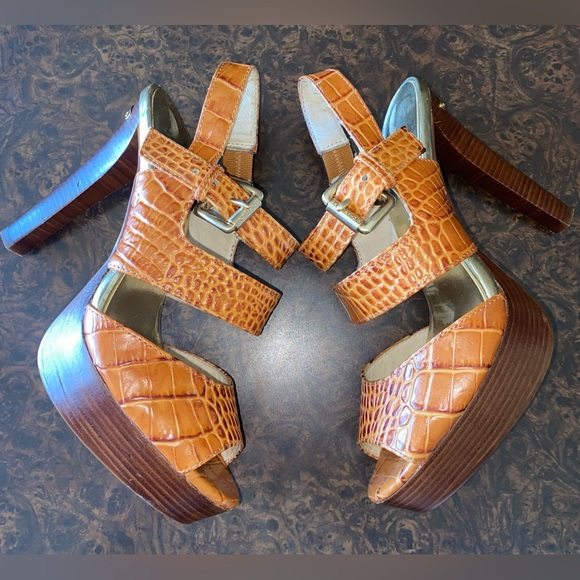 Michael Kors Snakeskin Platform Heels with Side Buckles  - size 7 - Picture 6 of 14